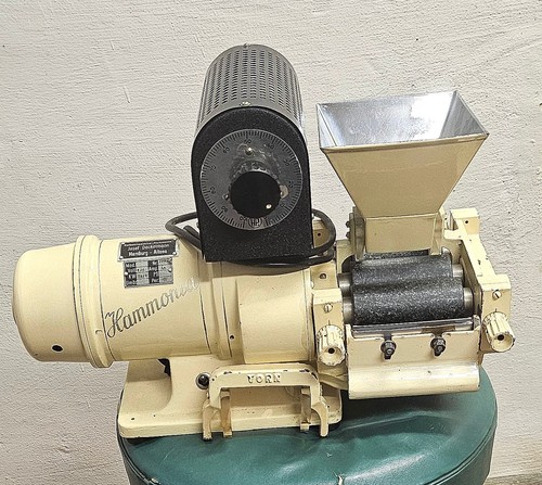 Eine antike salbenmühle marke - eine,