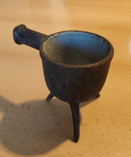 Antiker dreibein schmelztiegel - antiker,
