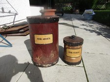 Zwei alte Apothekergefäße