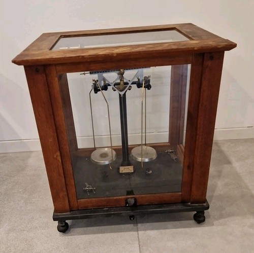 Antike apothekerwaage - antike, /
