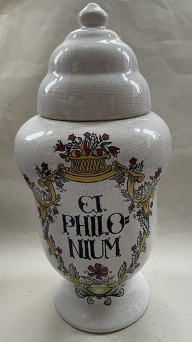 Altes apothekengefäß mit - altes,