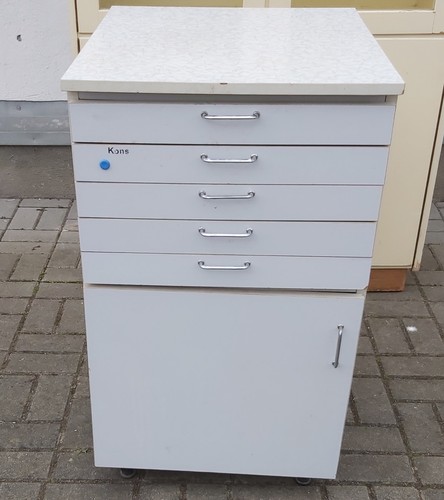Arztschrank